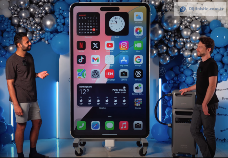YouTuber'lar Apple'ın iPhone 15 Pro Max'inin 2 metre boyunda çalışan bir kopyasını yaptı