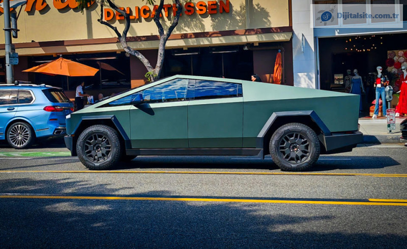 Tesla'nın Tam Otonom Sürüşü artık bazı Cybertruck'larda mevcut