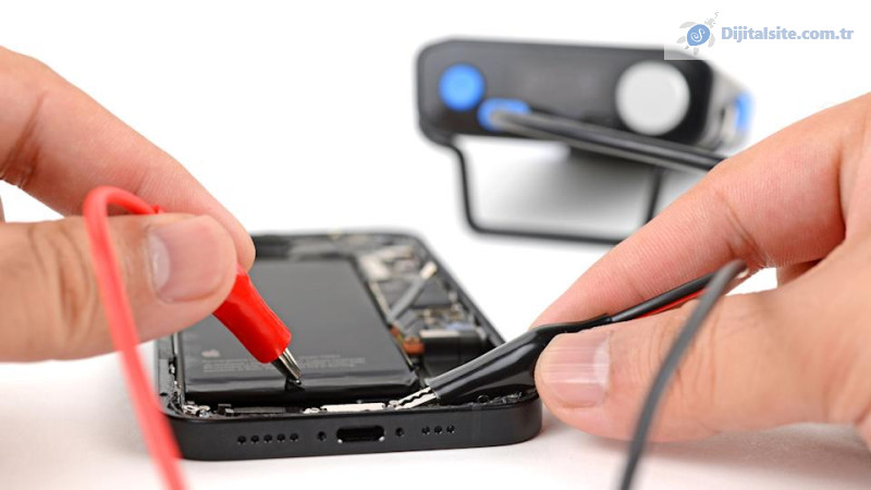 iFixit, iPhone 16e'yi parçalarına ayırdı, artık onarılabilir USB-C şarj portu var