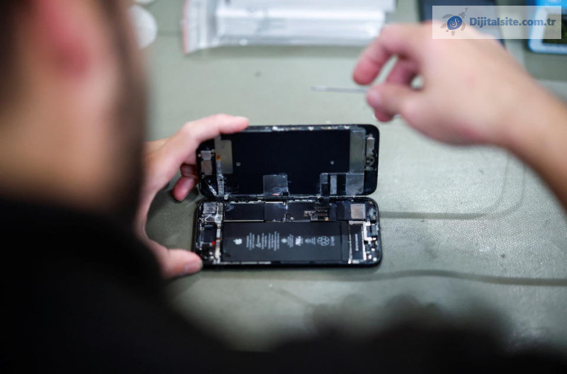 Bir sonraki iPhone SE'nin yeni modeminin Qualcomm'unki kadar yetenekli olmayacağı söyleniyor