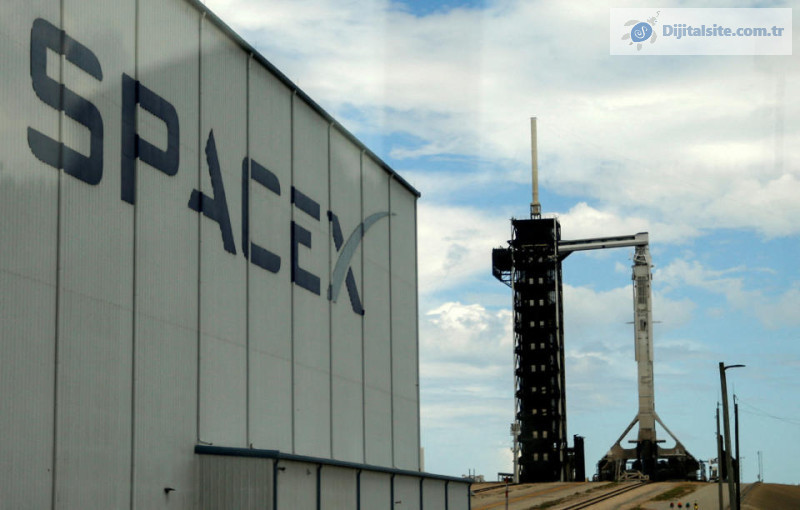 SpaceX, daha fazla roket fırlatmasına izin vermediği için Kaliforniya Sahil Komisyonu'na dava açtı